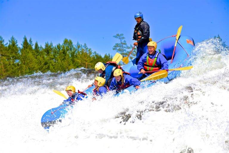 Rafting på fossestryk i Otra med TrollAktiv